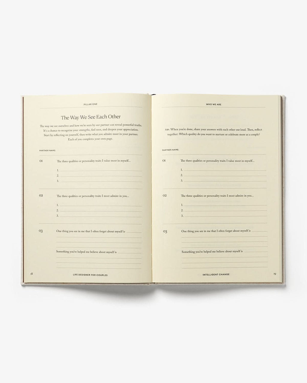 Open book with问卷设计 on a white background