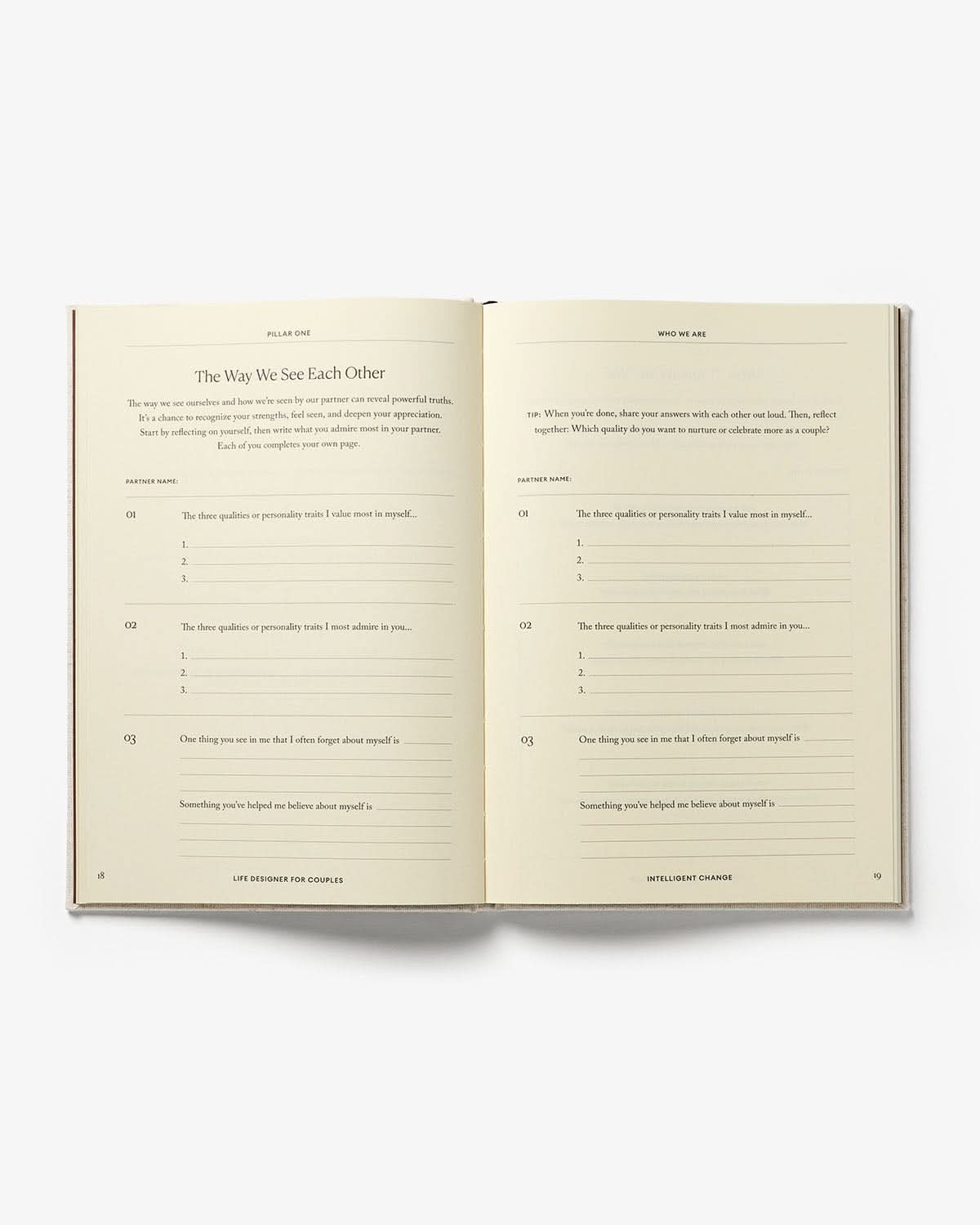 Open book with问卷设计 on a white background